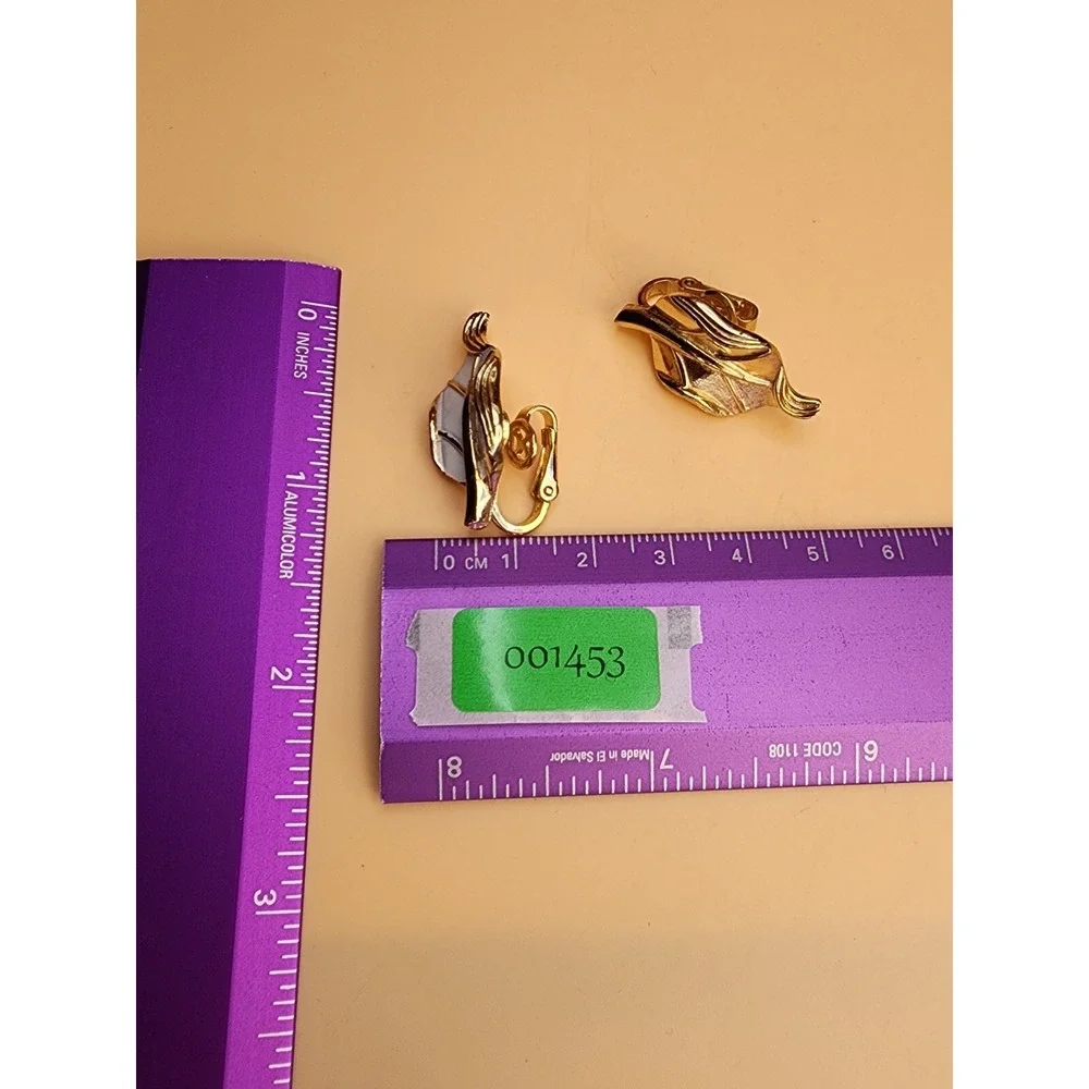 Vintage TRIFARI Signed Gold Tone White Enamel Leaf Clip‎ on Earrings FREE $HIP!!